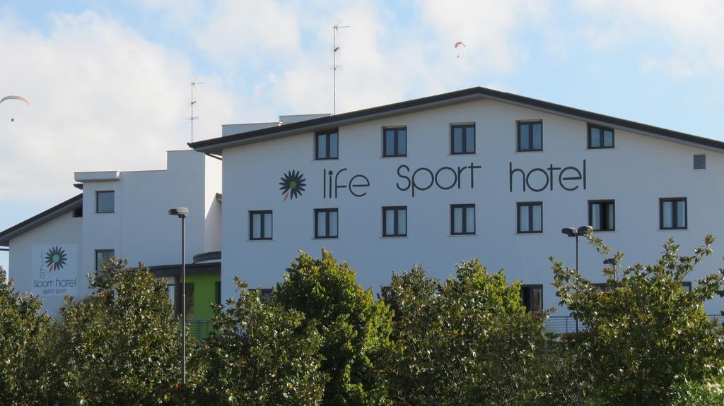 Life Sport Hotel Mentana Exteriér fotografie